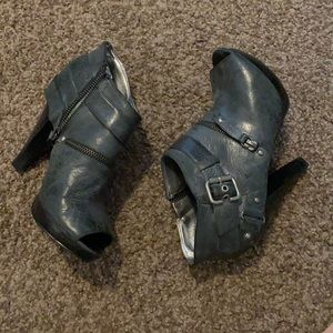 GUESS boots size 6.5